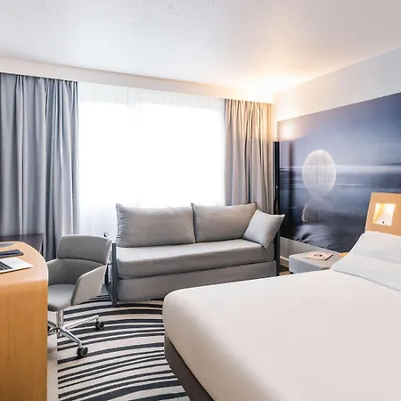 Novotel Saclay Exterior photo